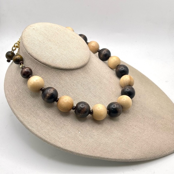 Chunky Vintage Light and Dark Wood Bead Choker Necklace - Picture 5 of 15